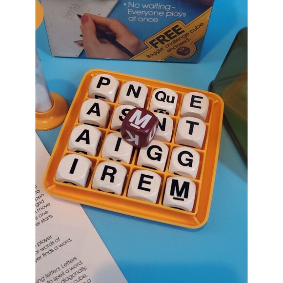 Vintage 1983 Parker Brothers Boggle Game With Challenge Cube Complete - Picture 6 of 9